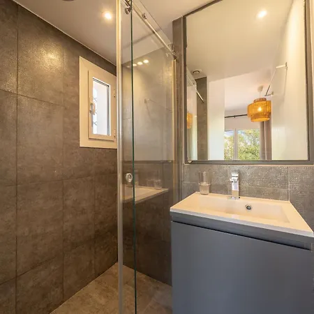 A C 2bdr 6p Sea View- St-tropez